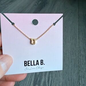 Gold Initial Charm Necklace "U"